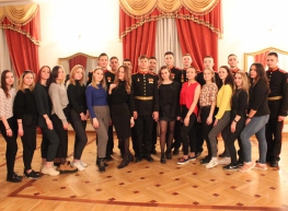 24 декабря студенты нашего техникума были гостями на новогоднем балу в Суворовском училище.